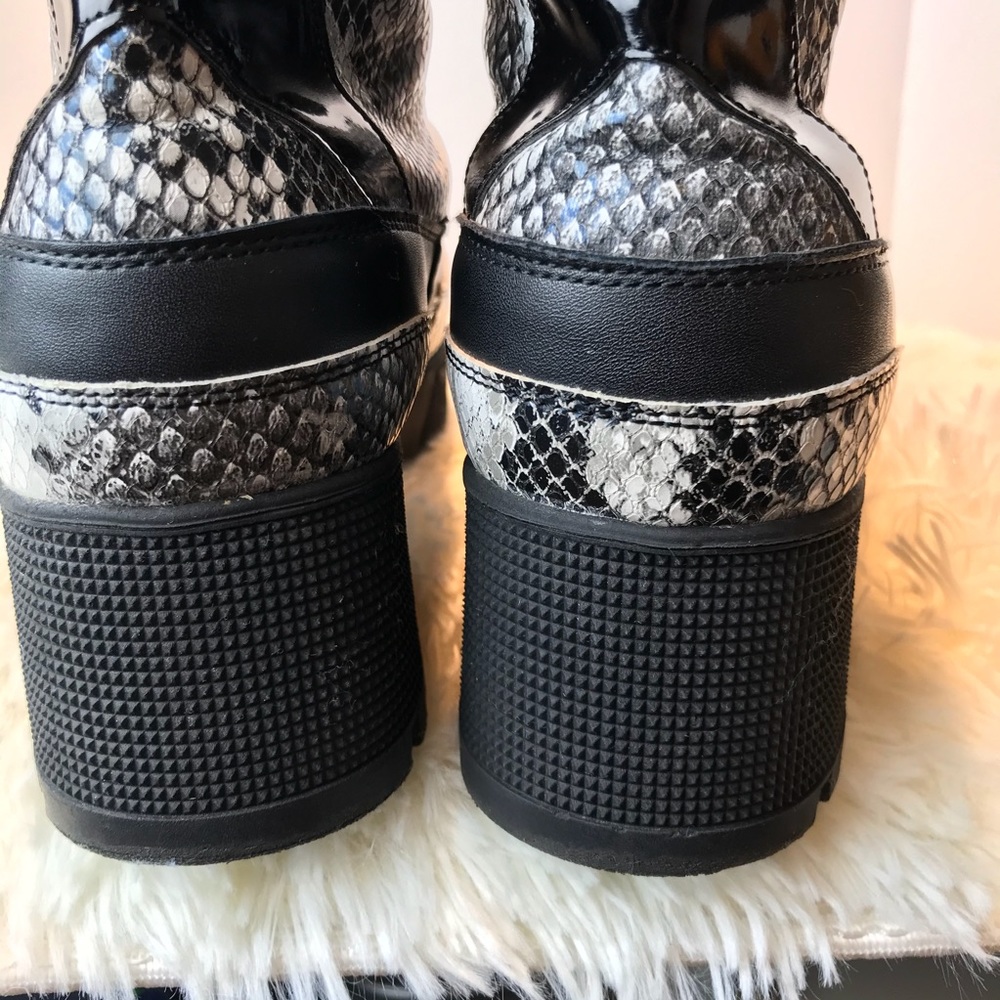FASHION NOVA PLATFORM SNAKEPRINT LACE BOOT SIZE 11 - Picture 7 of 11